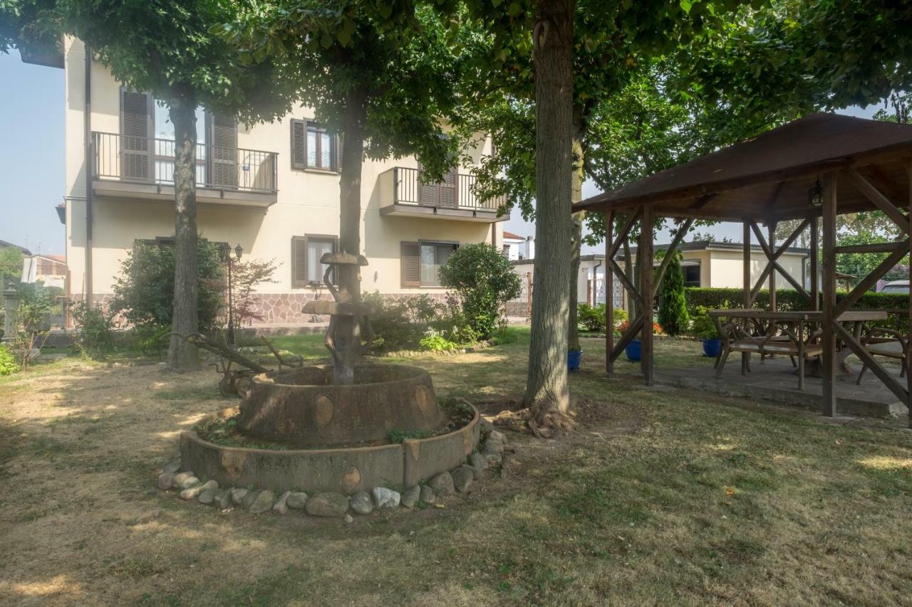 B&B Le Camelie Bareggio Exterior foto